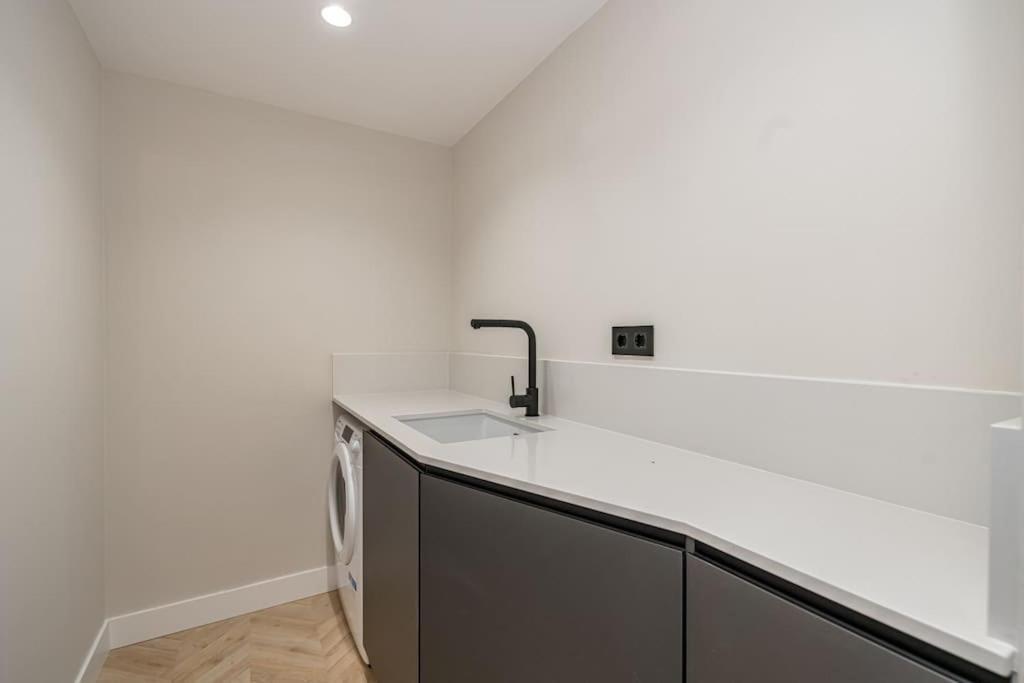 Puerta Del Sol 3Br 3Bh Apartment มาดริด ภายนอก รูปภาพ